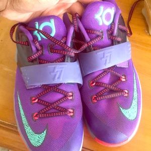Size 7 in boys KD’s